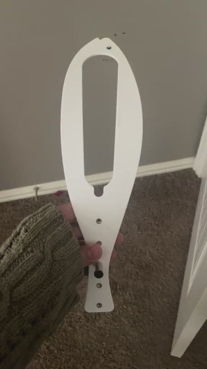 FlexLatch Fish Cat Door Holder